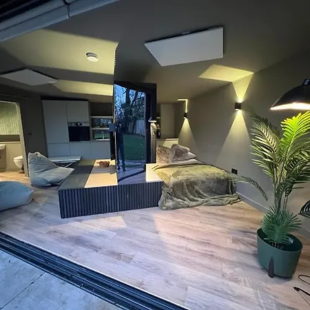 Contemporary Annex Apartment Woodstock Exterior photo