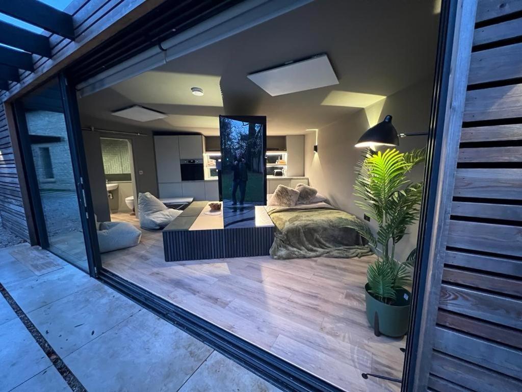 Contemporary Annex * Woodstock